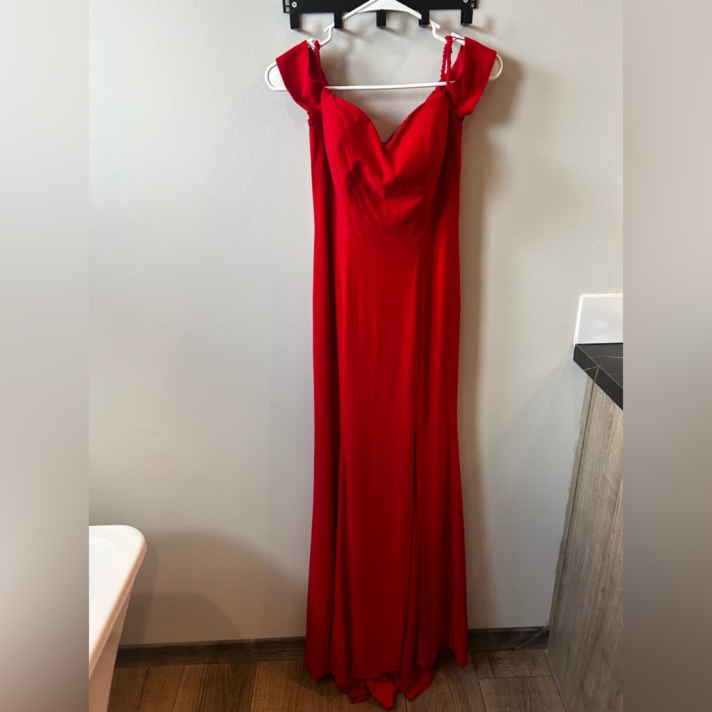 Dave & Johnny Red Formal Gown